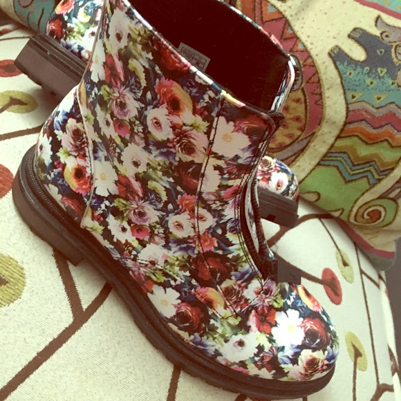 rocket dog boots size 7